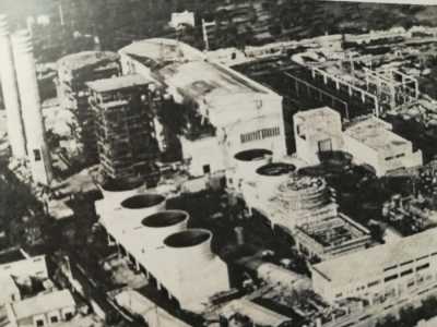 La centrale vide la luce su un'area di quasi sette ettari, con una potenza prevista di 205.500 kilowatt, entrando in funzione il 9 luglio del 1958(immagine del volume "Impianto termoelettrico di Bari" di Marina Spiezia) 